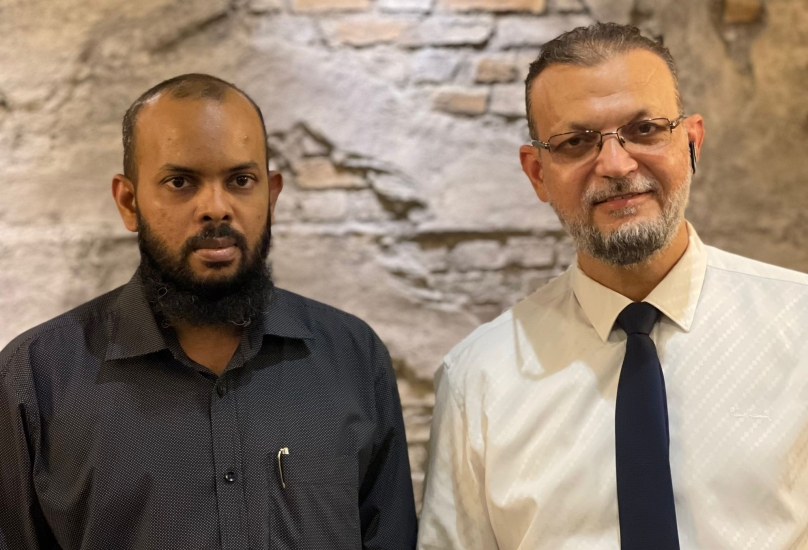 د. جلال كحيل المدير العام لشركة A&J يمين  مع الوزير المالديفي الياس جمال