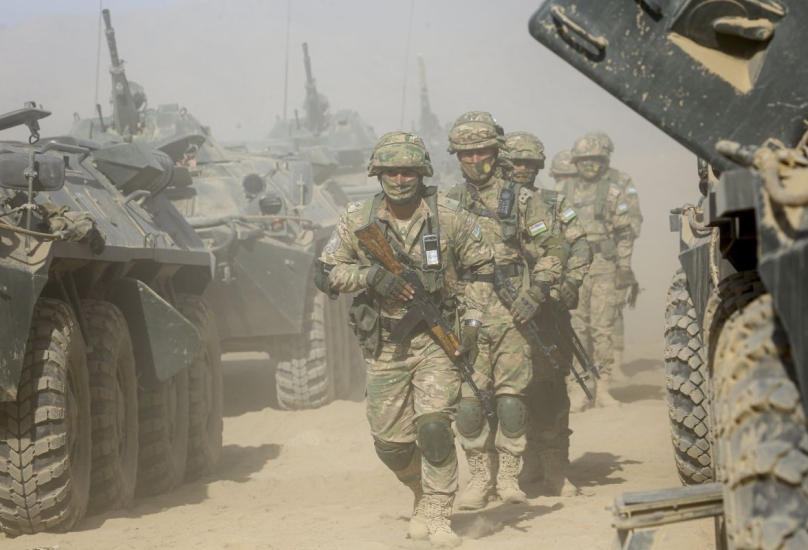 القوات الأوزبكية تشارك في تدريبات عسكرية مشتركة مع جنود من روسيا وطاجيكستان