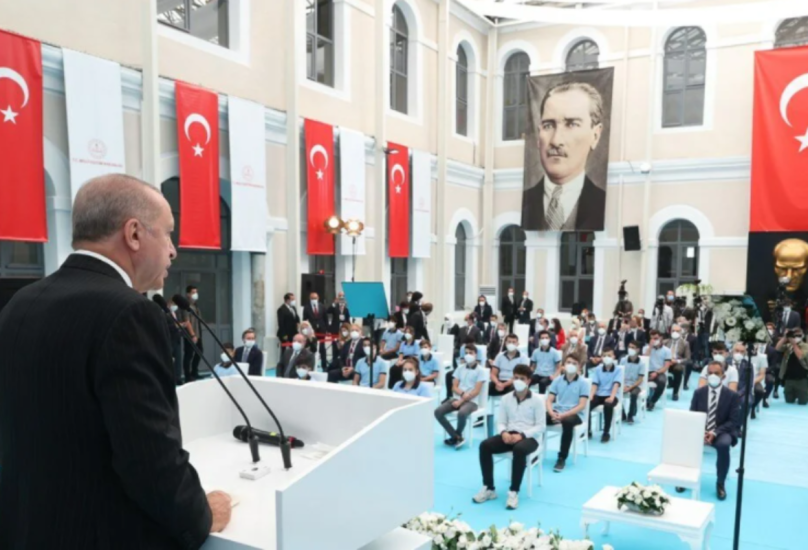 أردوغان يلقي كلمة خلال فعالية أقيمت بإحدى ثانويات مدينة إسطنبول