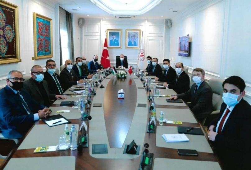 لقاء سابق يجمع وزير الداخلية التركي مع السفير الفلسطيني ورؤساء الجاليات الفلسطينية في تركيا