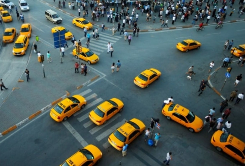 تزايد شكاوى السائحين من عمليات احتيال يقوم بها سائقو التاكسيات في إسطنبول