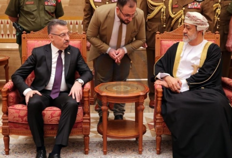 لقاء سابق بين سلطان عمان ونائب الرئيس التركي