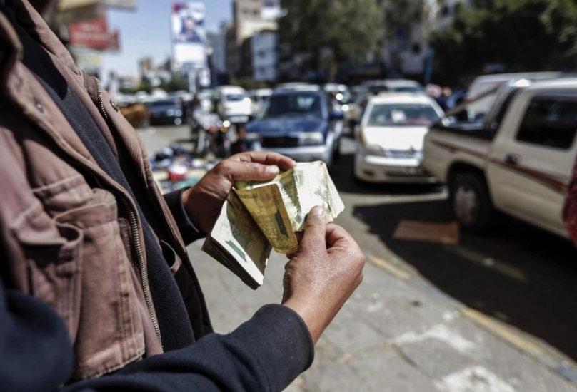 أدى التراجع في سعر العملة وارتفاع الأسعار إلى احتجاجات في عدة مدن يمنية