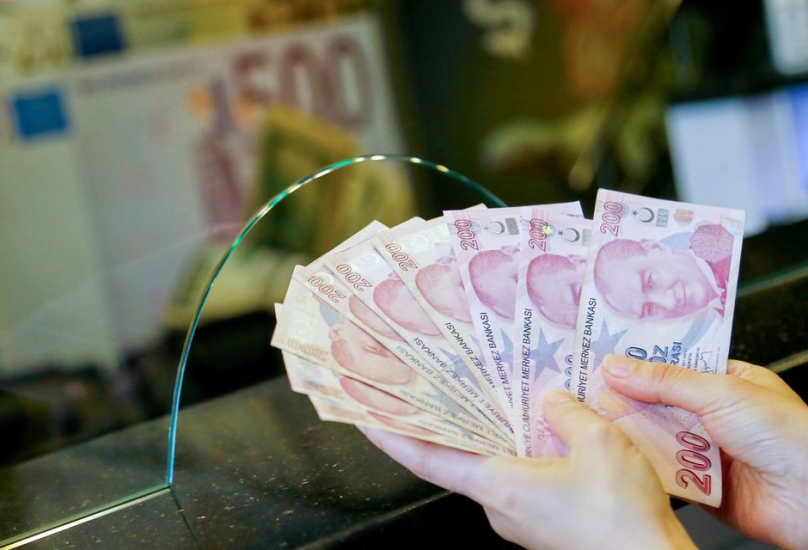 ارتفعت توقعات الدولار في نهاية العام إلى 9.22 ليرة تركية