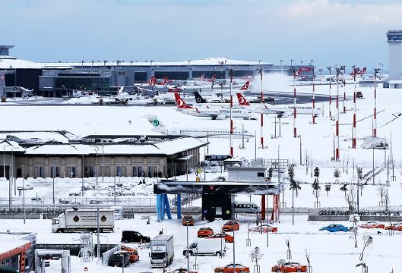 الثلوج تغطي مطار اسطنبول