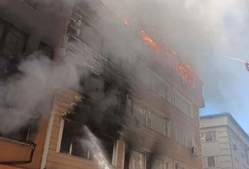 وقع حريق كبير في مصنع للدهانات في منطقة جونجورين الصناعية بمدينة إسطنبول.