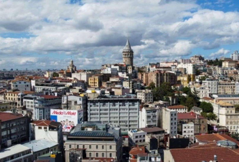 مشهد من مدينة اسطنبول يظهر من خلاله برج غلطة التاريخي