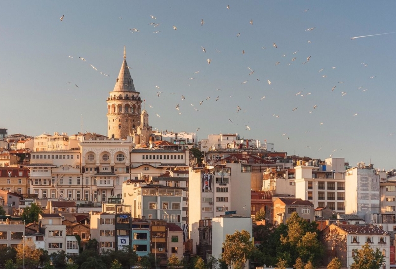 مشهد من مدينة اسطنبول يظهر من خلاله برج غلطة التاريخي