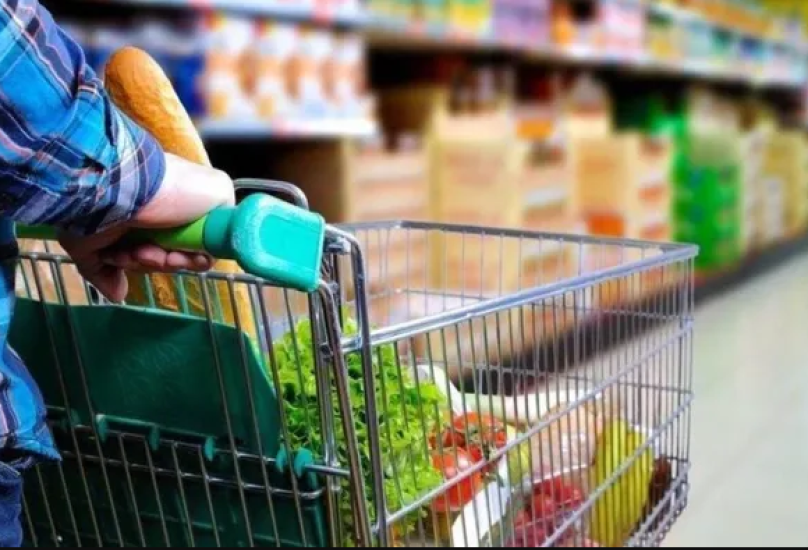 دفع هبوط الليرة وتزايد أسعار الغذاء التضخم إلى 69.97% في أبريل