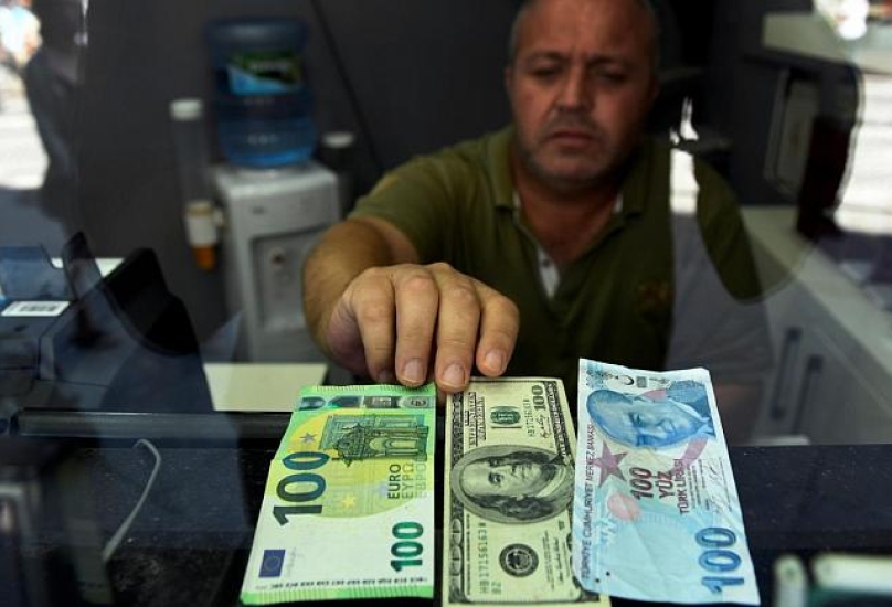 الليرة التركية تشهد انخفاضاً أمام الدولار