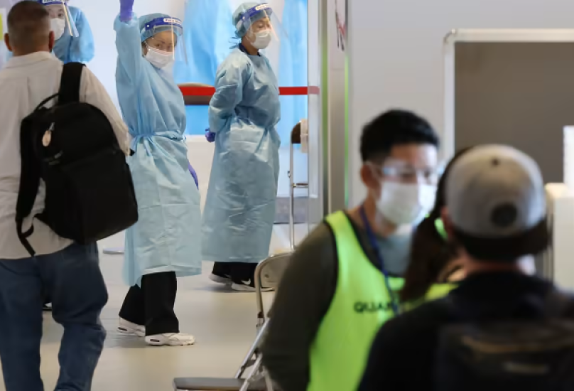 اختبارات فيروس كورونا  تُجرى للوافدين الدوليين في مطار ناريتا-ارشيف