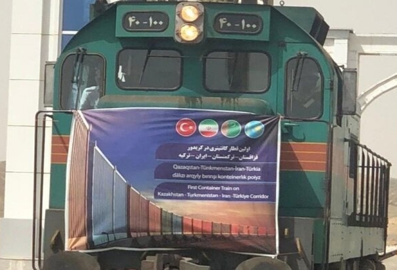 ول قطار عابر بين كازاخستان وتركيا يصل إلى إيران