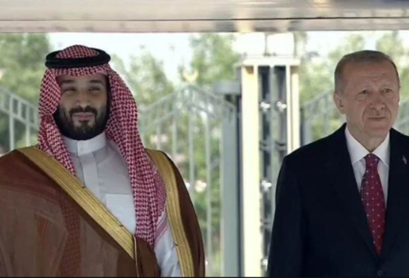 اردوغان يقيم مراسم استقبال رسمية لولي العهد السعودي في المجمع الرئاسي بأنقرة