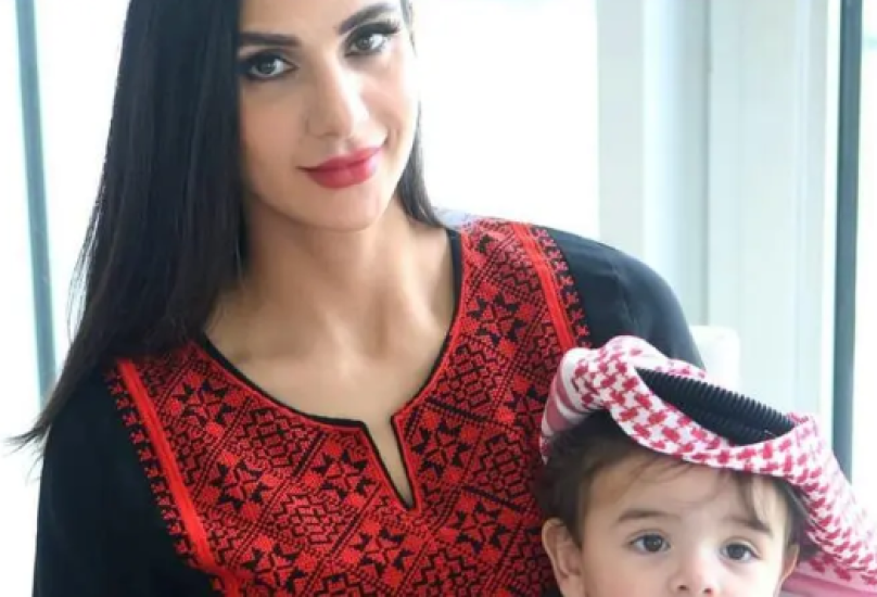 المذيعة الأردنية، أحلام العجارمة مع طفلها-ارشيف