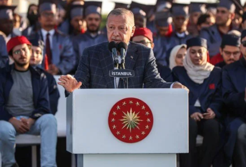 اردوغان يلقي كلمة في حفل تخرج بجامعة ابن خلدون في اسطنبول