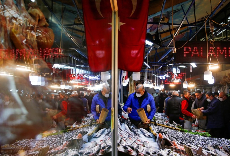 محل لبيع المأكولات البحرية في أنقرة-رويترز