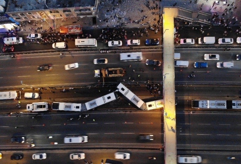 مشهد جوي ليلي لمنطقة الحادث في افجيلار