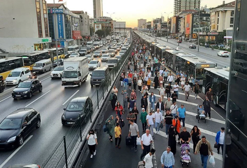 المتروبوس يعتبر الوسيلة الأكثر طلباً للمواصلات في اسطنبول