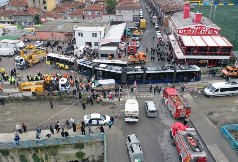 سكان إسطنبول البالغ عددهم أكثر من 16 مليونا يعتمدون على وسائل النقل العامة في تنقلاتهم