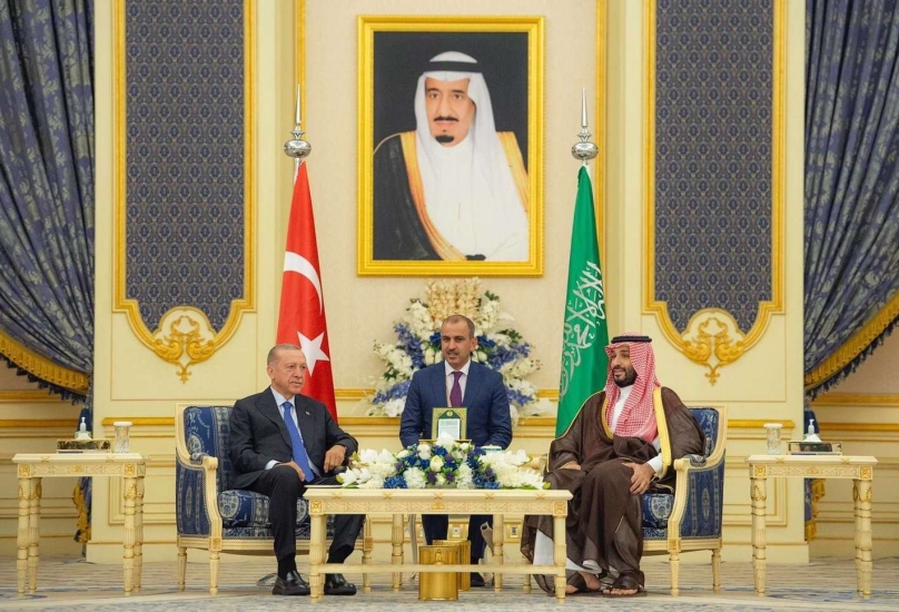 ولي العهد السعودي الأمير محمد بن سلمان والرئيس التركي رجب طيب إردوغان خلال جلسة مباحثات في جدة