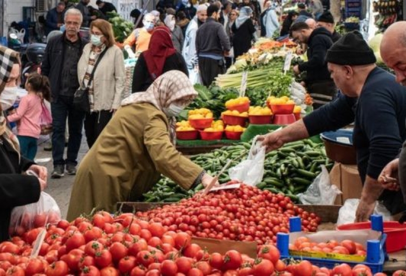 من المتوقع أيضًا أن ينخفض التضخم السنوي إلى 48.11%، مقارنة بـ 51.97% في الشهر السابق.