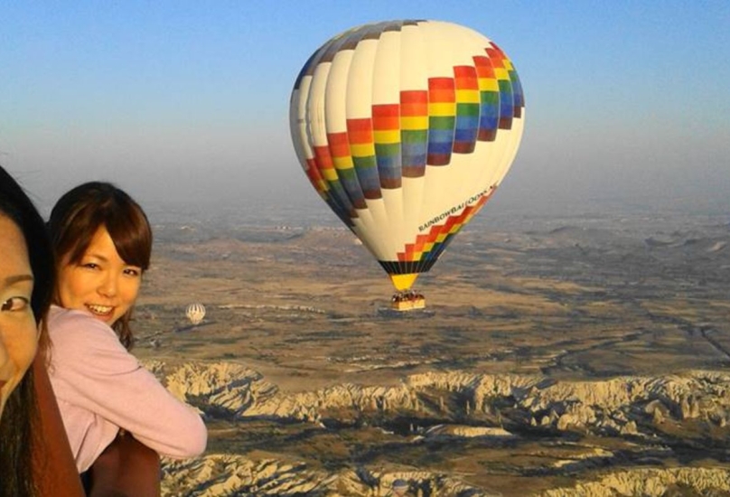 سياح أجانب في كبادوكيا التركية-صورة أرشيفية