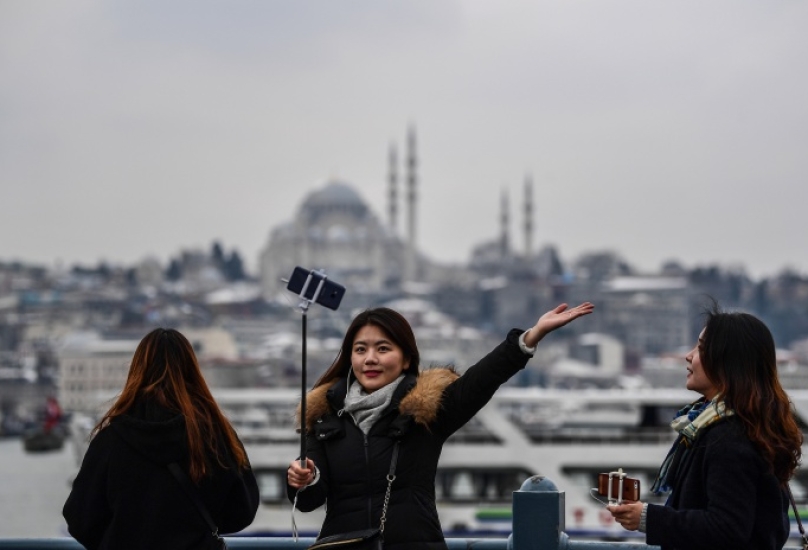 سائحات أجنبيات في مدينة اسطنبول-صورة أرشيفية