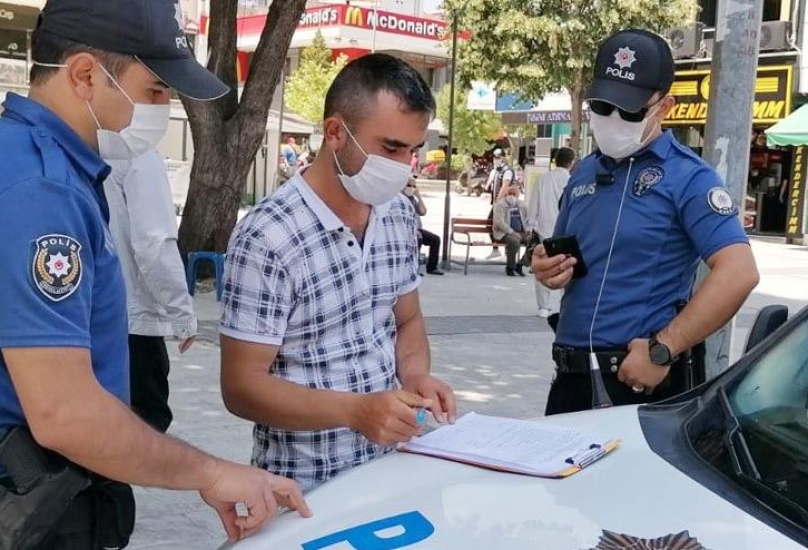 تركيا تشدد قبضتها على تنفيذ إجراءات  فيروس كورونا بما في ذلك الحد من الخدمات العامة - أرشيف