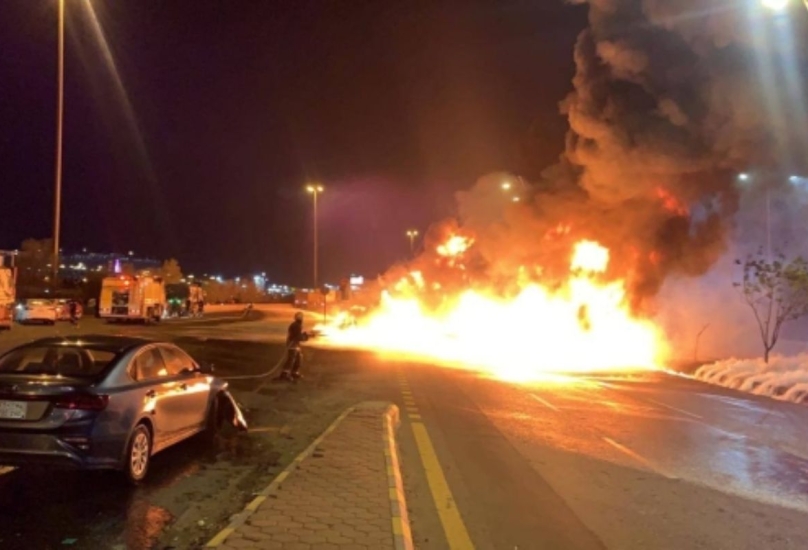 من مكان الحادث على طريق جدة-مكة السريع