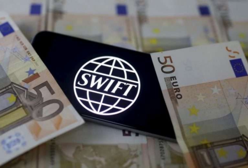 تستخدم البنوك نظام SWIFT لإرسال رسائل موحدة حول عمليات تحويل المبالغ فيما بينها