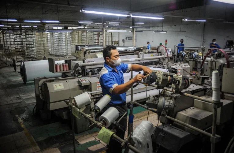 Upah Buruh Industri Analisis, Tantangan, dan Strategi Meningkatkan Kesejahteraan Pekerja