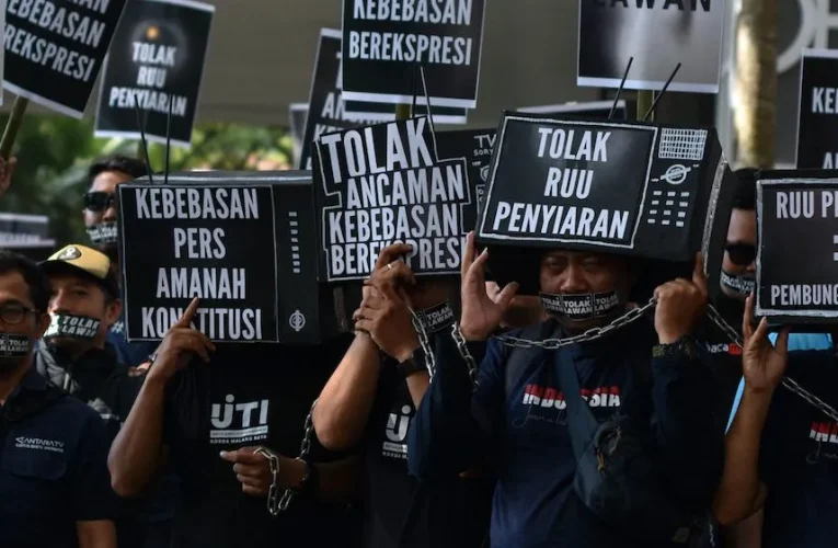Freedom of Information: Enforcing ligabandot Access Under Indonesia UU KIP